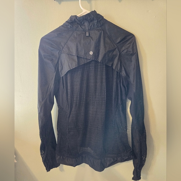 Lululemon - Picture 2 of 3